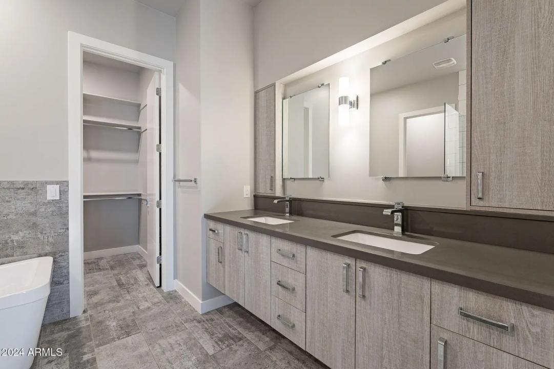 Real Estate Picture 20