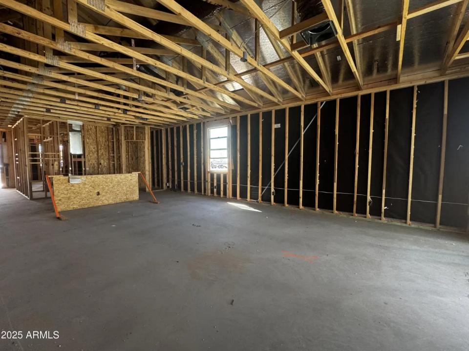 Real Estate Picture 7