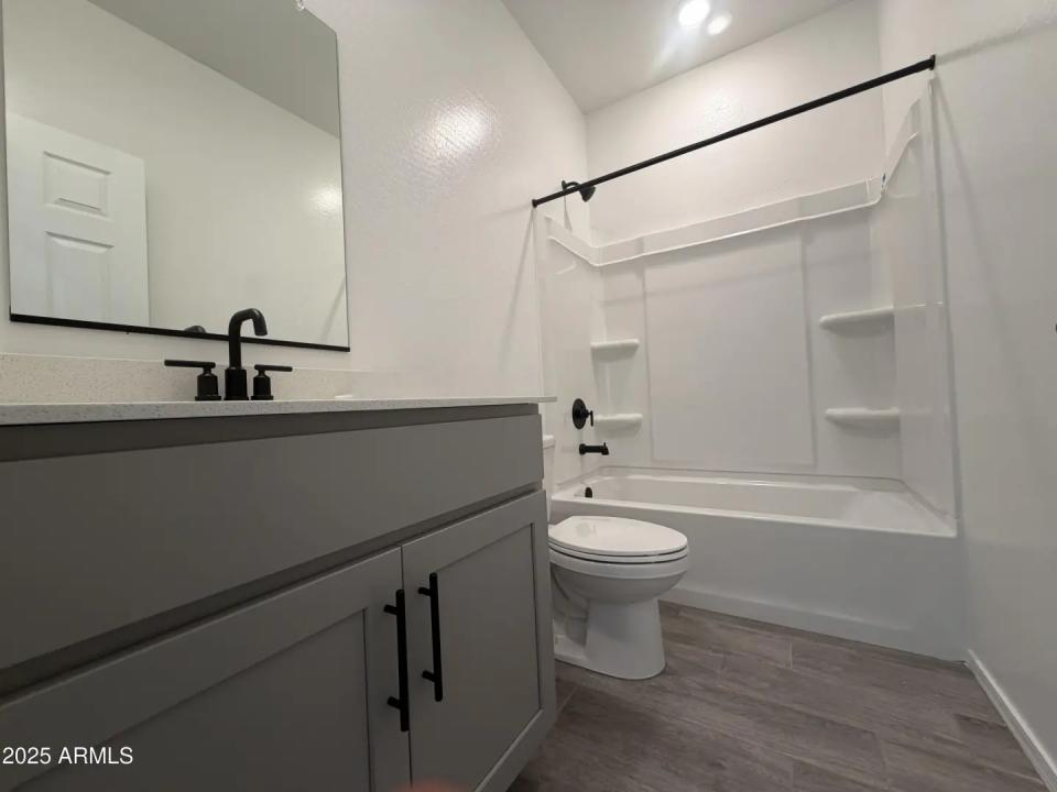 Real Estate Picture 6