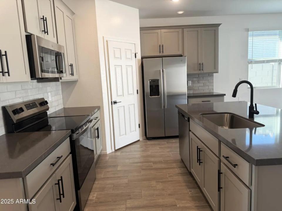 Real Estate Picture 8