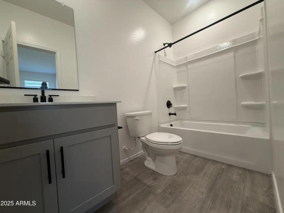 Real Estate Picture 14