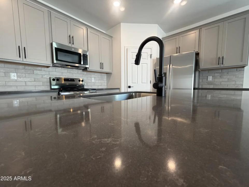 Real Estate Picture 17