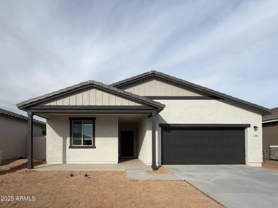 Real Estate Picture 4