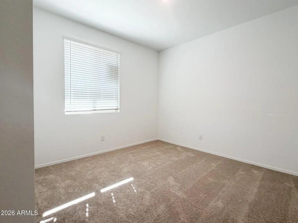 Real Estate Picture 4