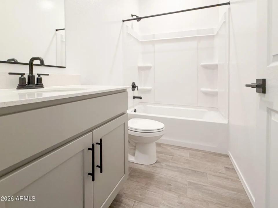 Real Estate Picture 5