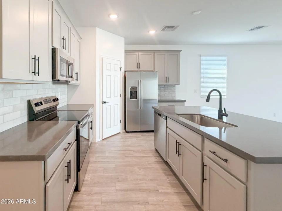 Real Estate Picture 7