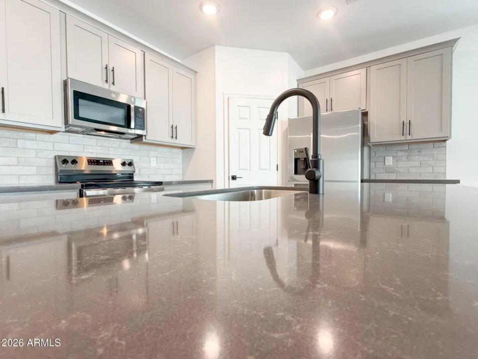 Real Estate Picture 8