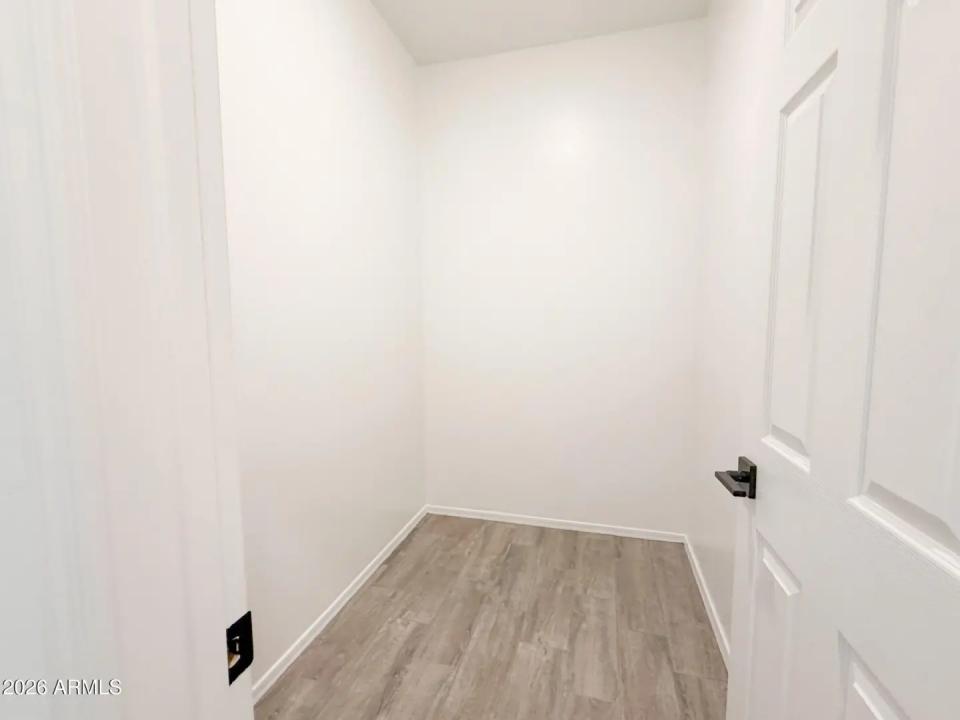 Real Estate Picture 9