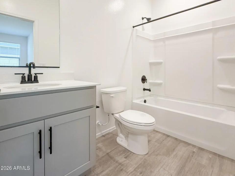 Real Estate Picture 12