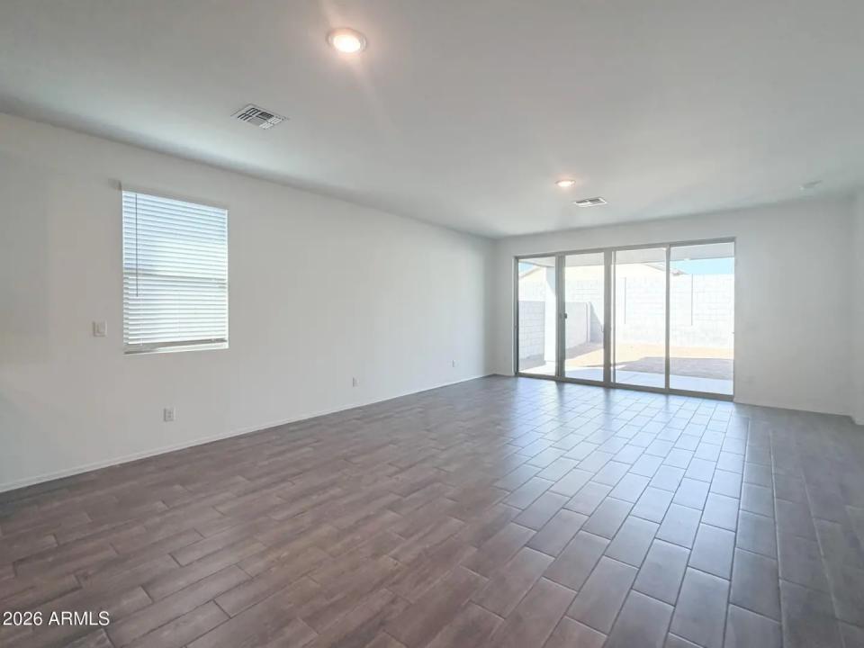 Real Estate Picture 14