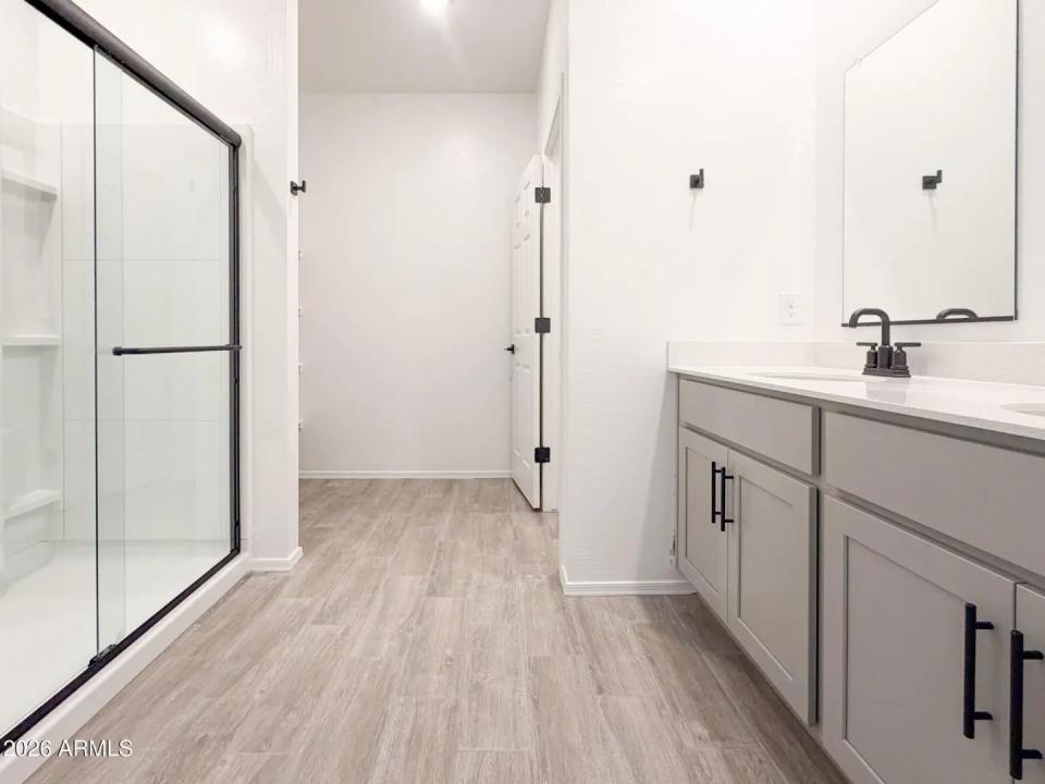 Real Estate Picture 16