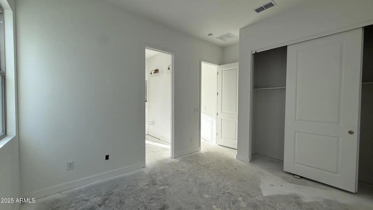 Real Estate Picture 8