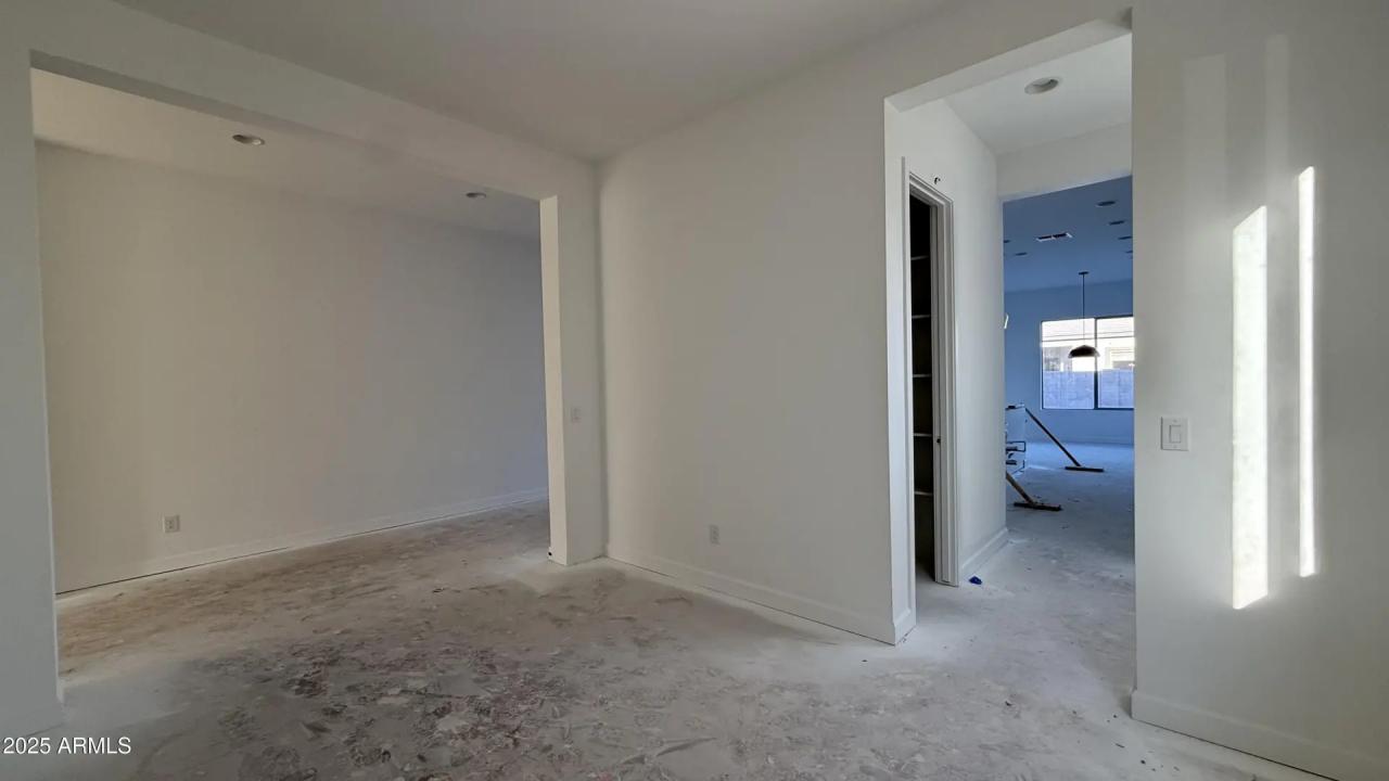 Real Estate Picture 10