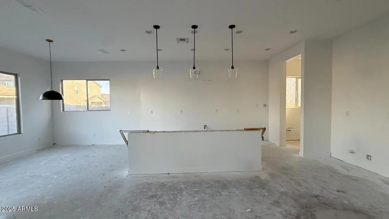 Real Estate Picture 12