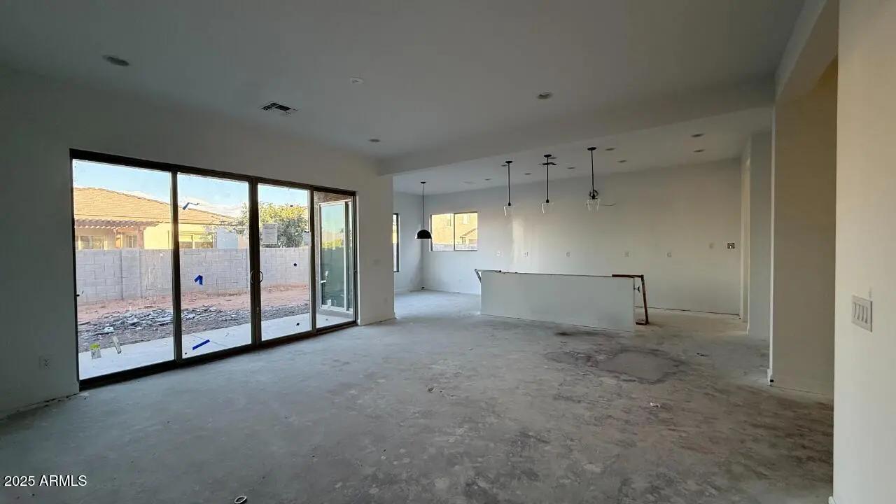 Real Estate Picture 14