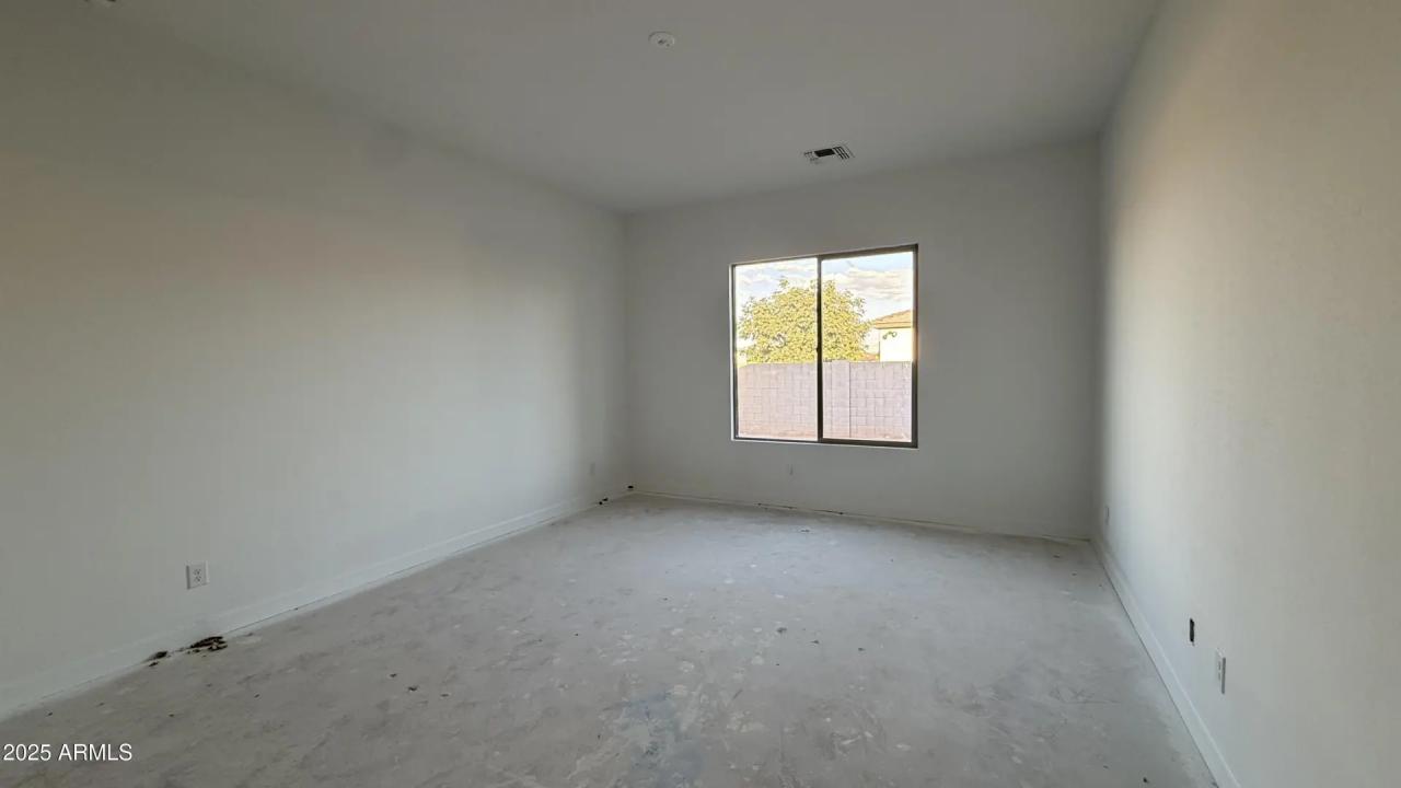 Real Estate Picture 15