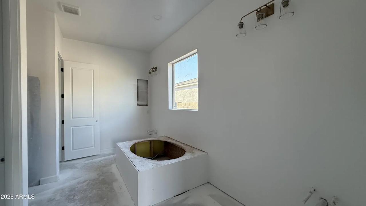 Real Estate Picture 17