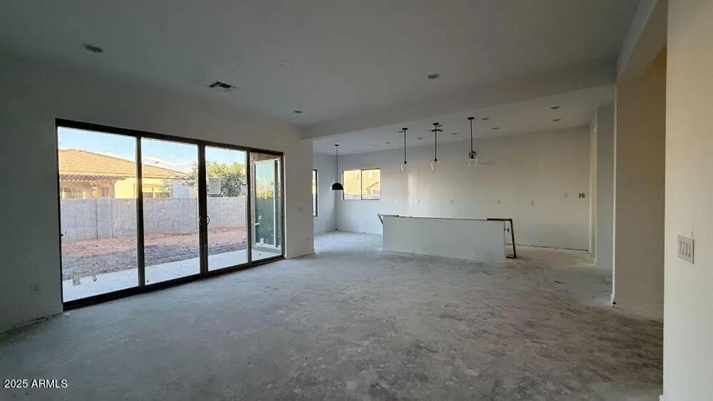 Real Estate Picture 14