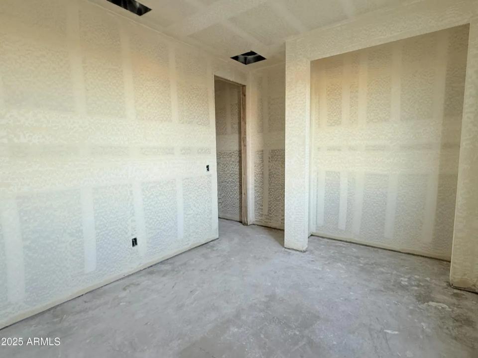 Real Estate Picture 4