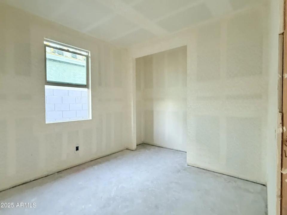 Real Estate Picture 5