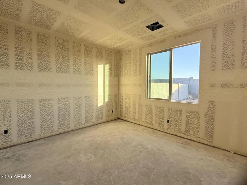 Real Estate Picture 8