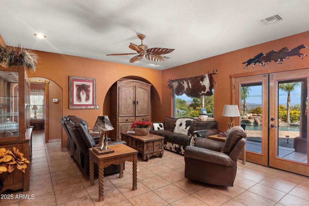 Real Estate Picture 12