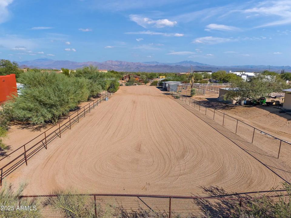 Real Estate Picture 37