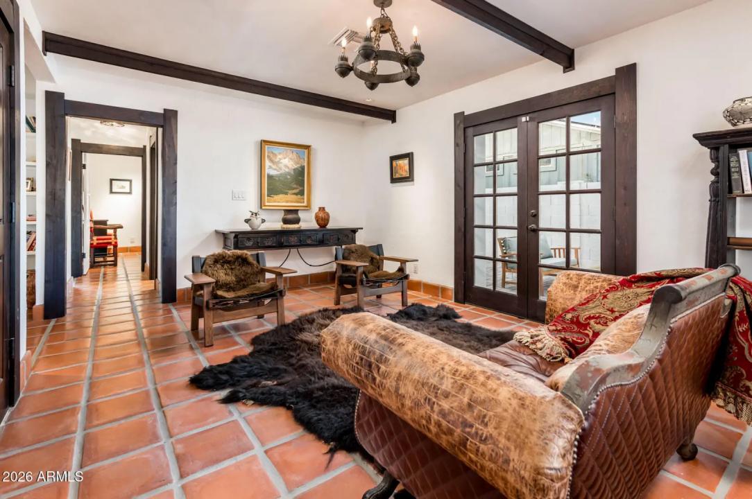 Real Estate Picture 8