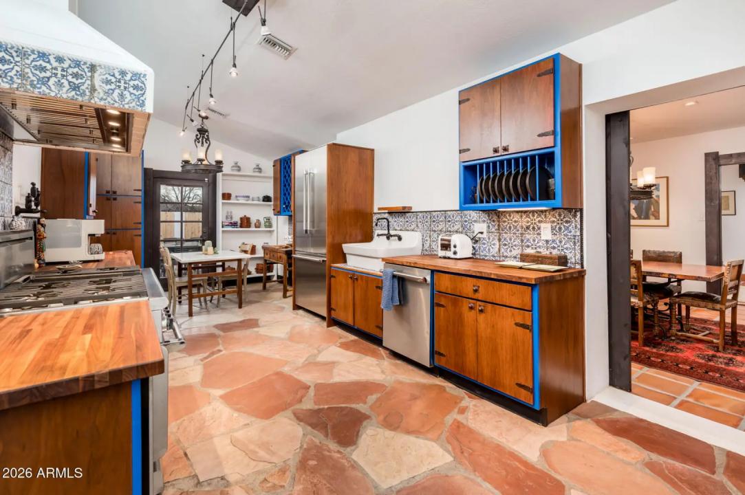 Real Estate Picture 18