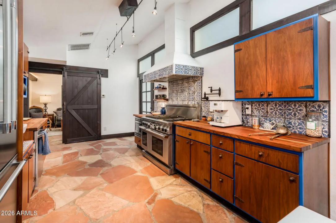 Real Estate Picture 21