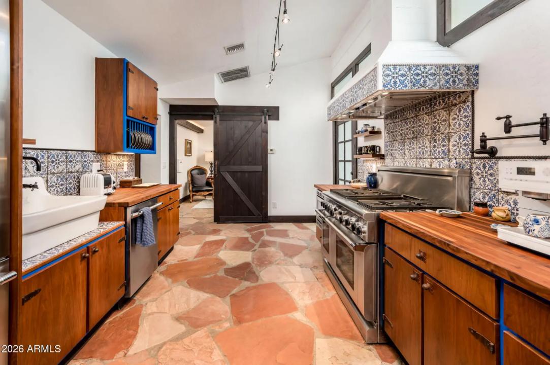 Real Estate Picture 22