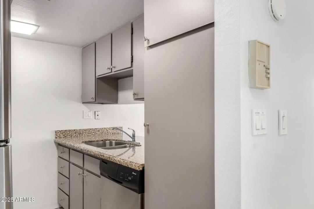 Real Estate Picture 11