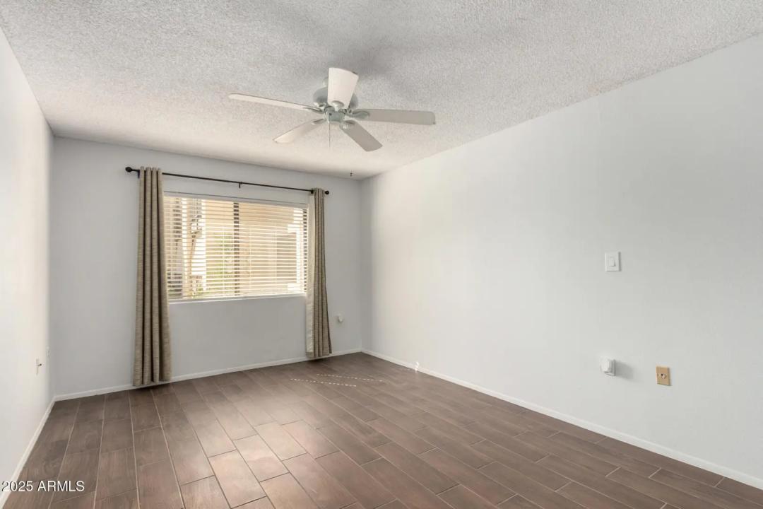 Real Estate Picture 14