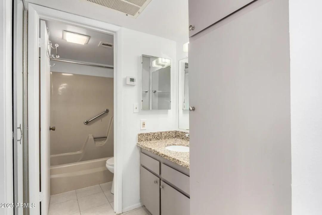 Real Estate Picture 17