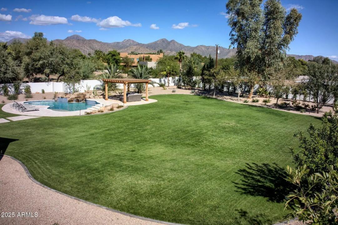 Real Estate Picture 4