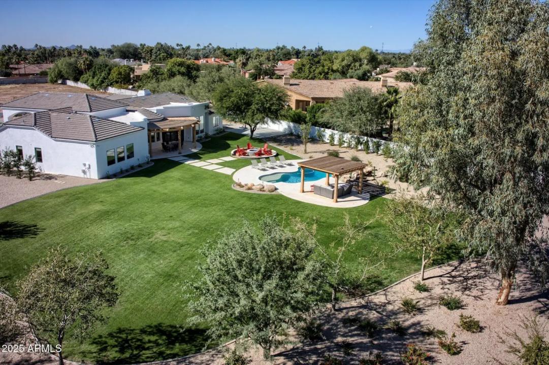Real Estate Picture 5