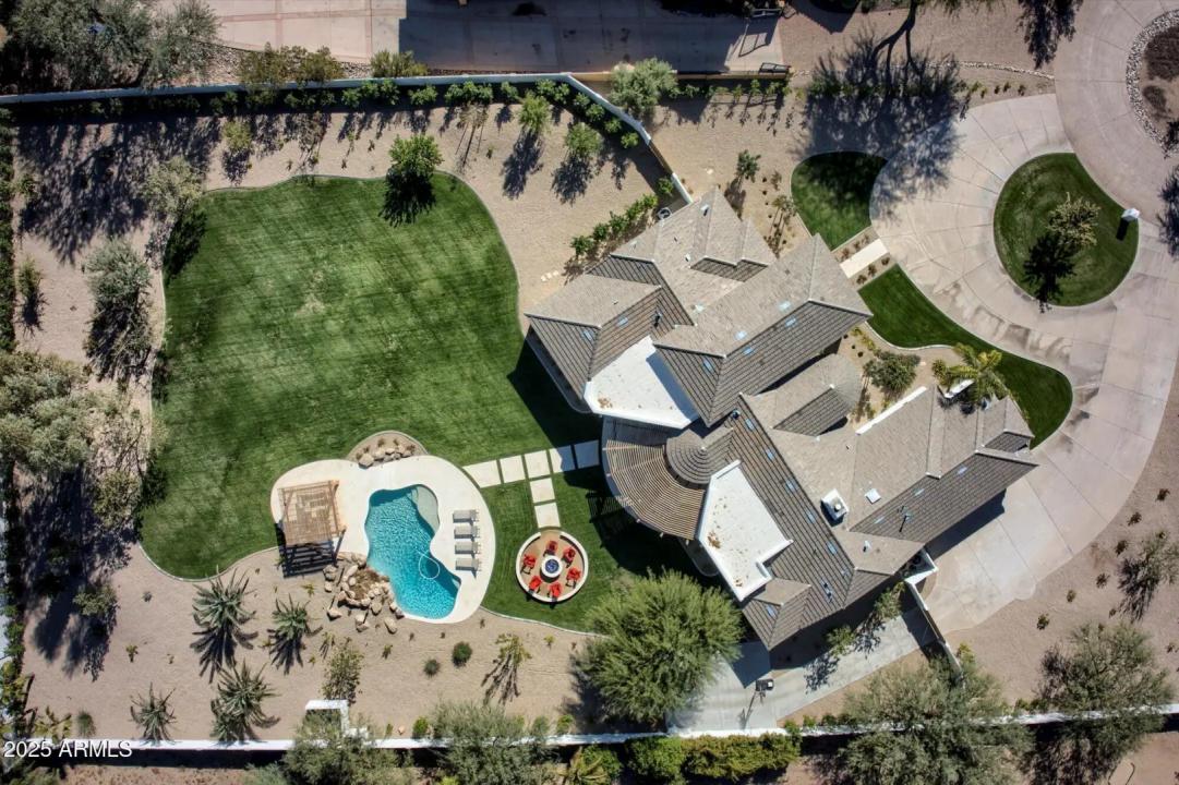Real Estate Picture 7