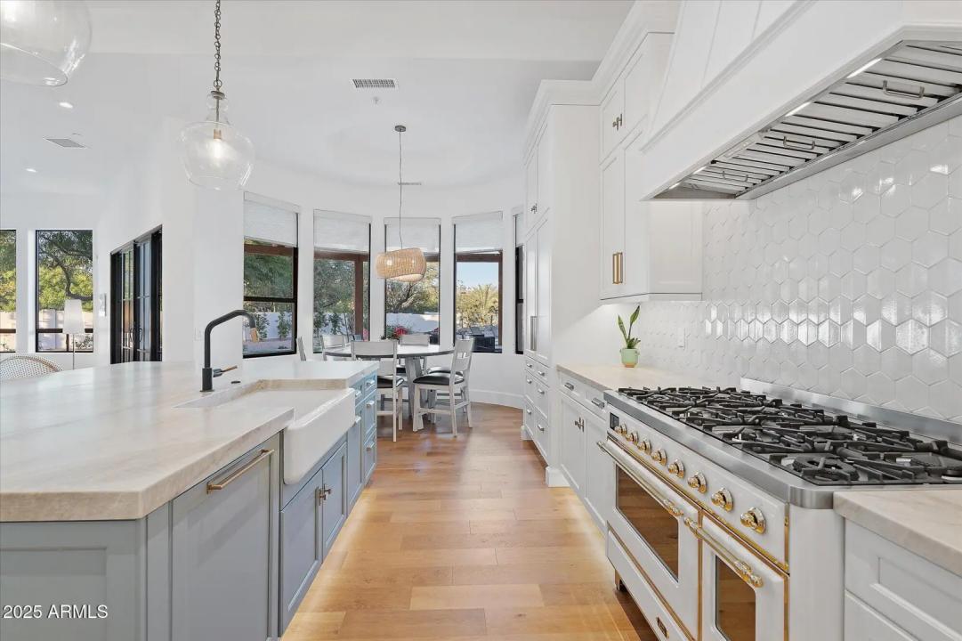 Real Estate Picture 14