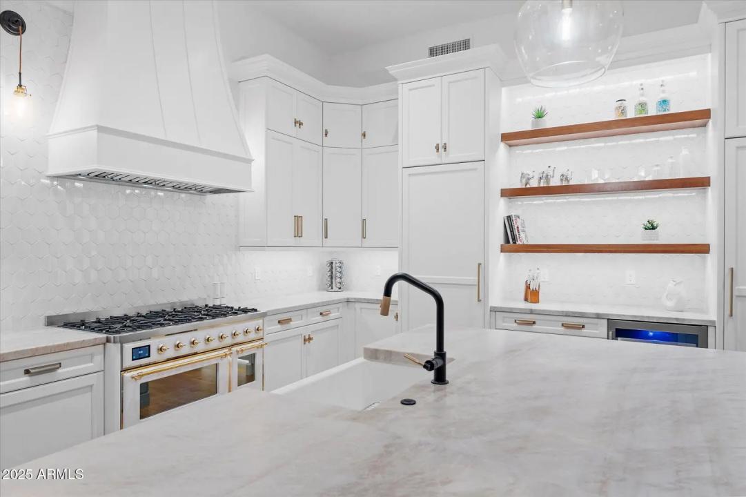 Real Estate Picture 19