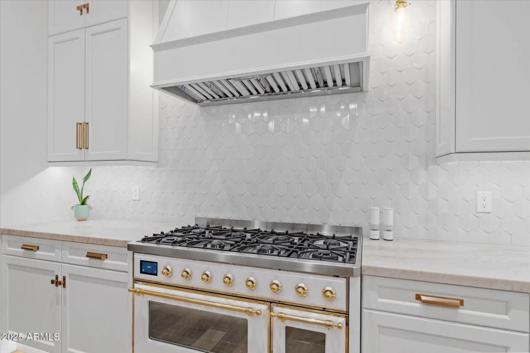 Real Estate Picture 21
