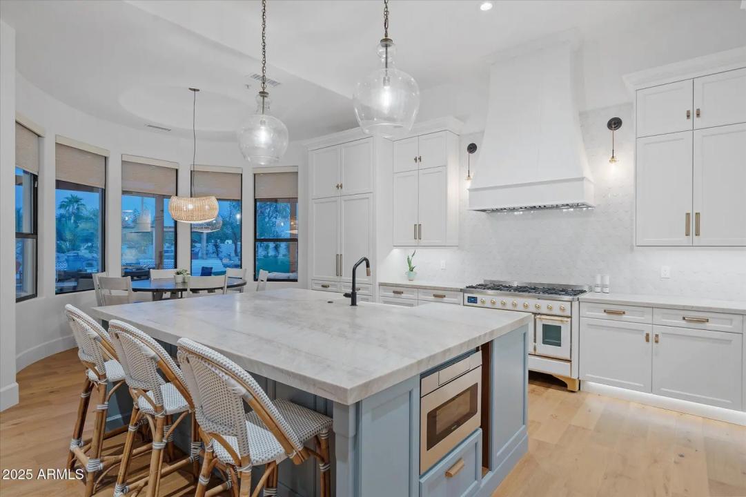 Real Estate Picture 24