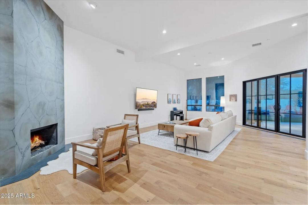 Real Estate Picture 25