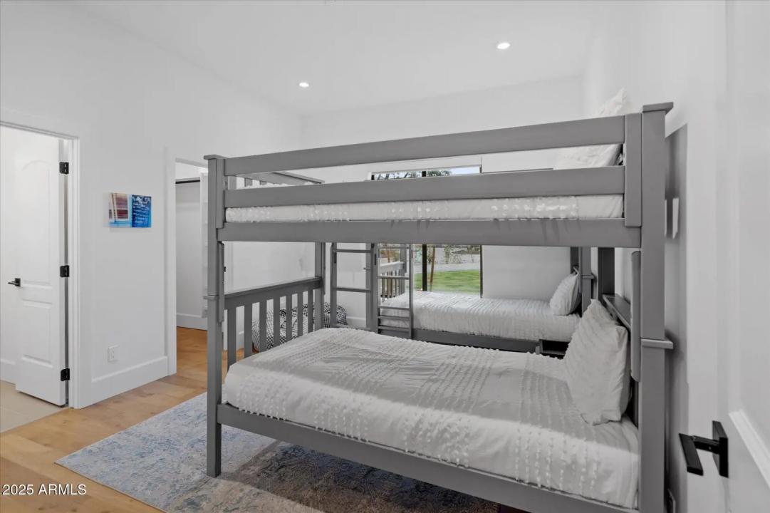 Real Estate Picture 50