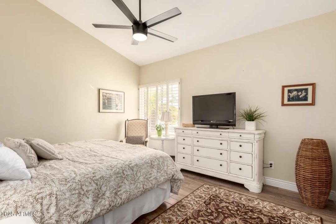 Real Estate Picture 23