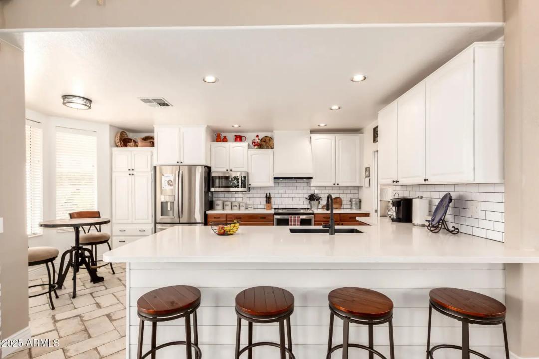Real Estate Picture 17