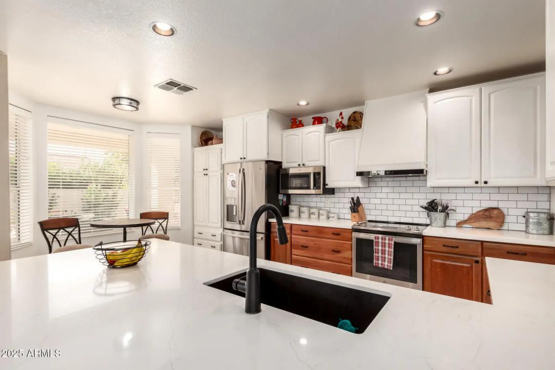 Real Estate Picture 15
