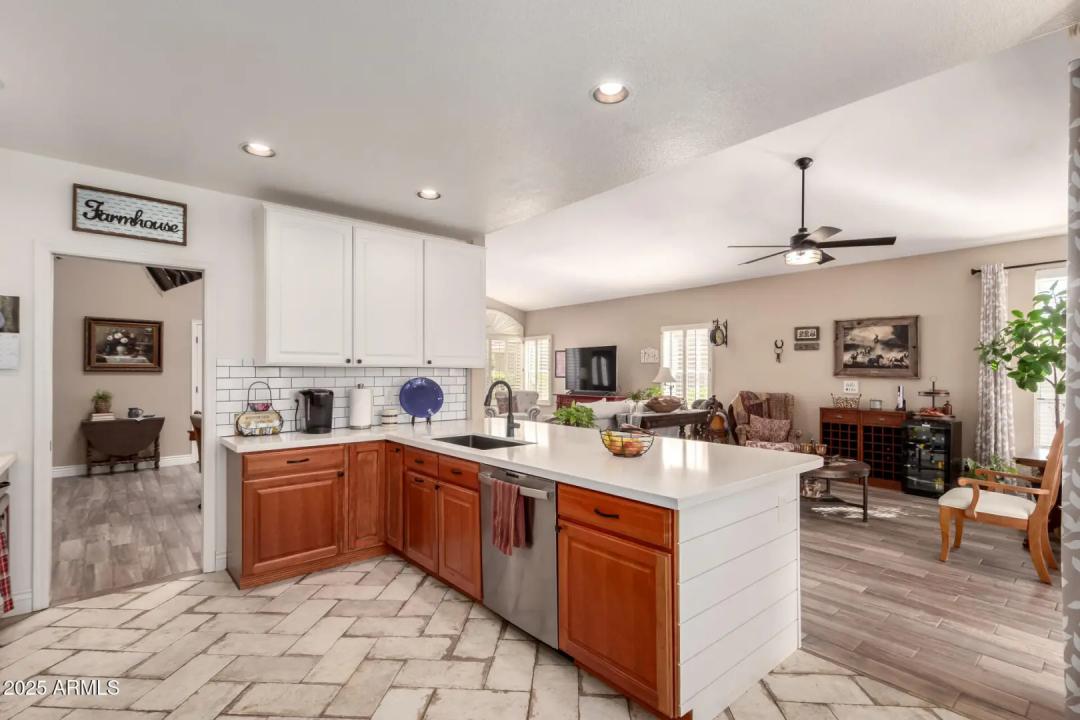 Real Estate Picture 16