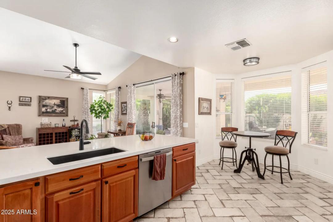 Real Estate Picture 14