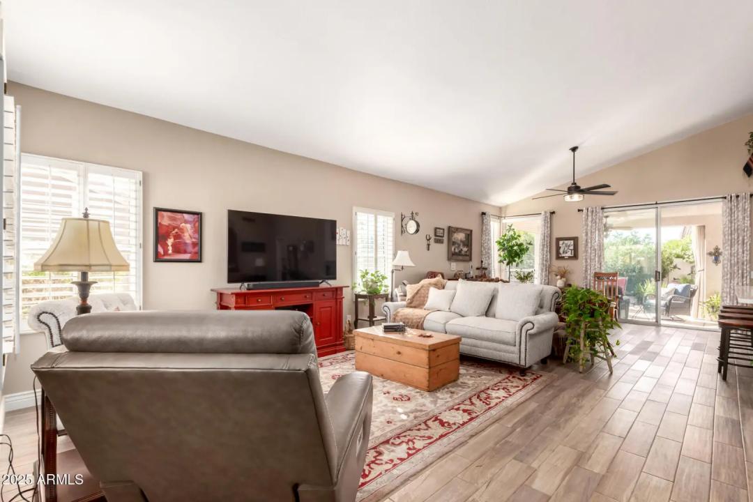 Real Estate Picture 12