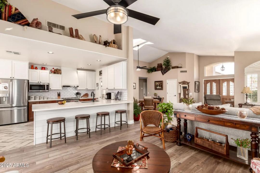 Real Estate Picture 9
